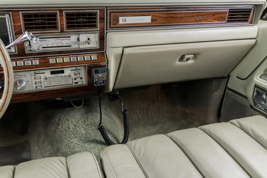 Детали интерьера Lincoln Continental Mark VI Sedan 1980 года  (фото 79 из 111)